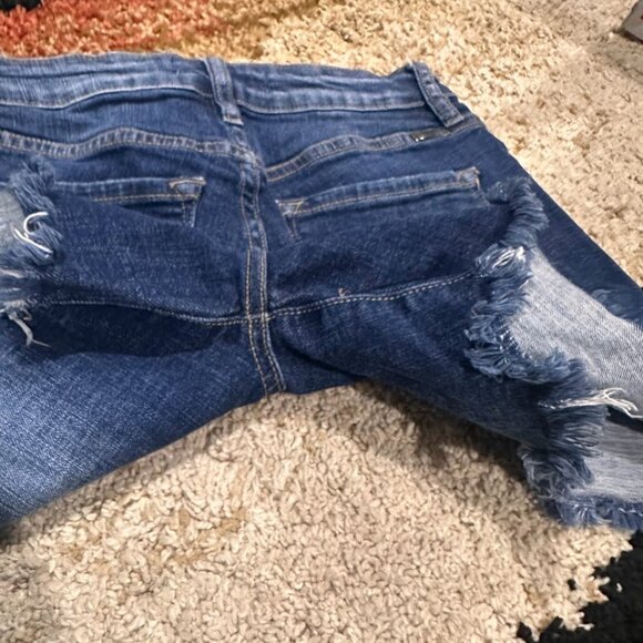 NWOT KanCan Blue Jean Shorts MEDIUM Flayed hem line Distressed - Picture 7 of 15